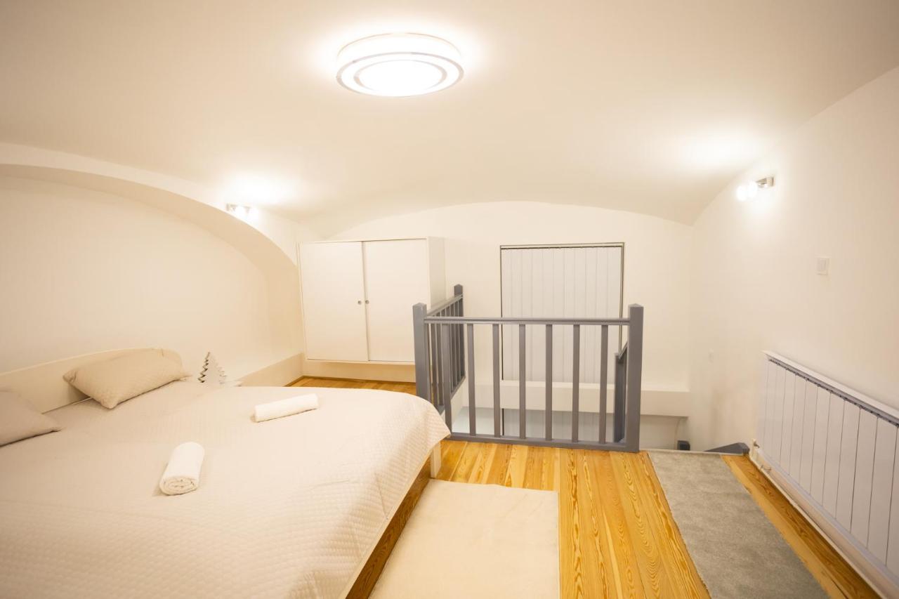 Parliament Exclusive Gallery Apartament